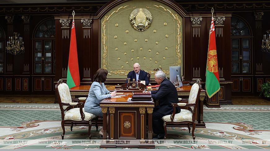 Видео. Лукашенко поручил оказать поддержку избиркомам и позаботиться об обеспечении безопасности их работы