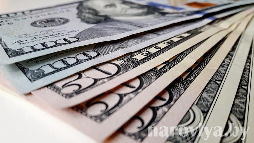 Физлица в Беларуси в январе продали на $30,4 млн валюты больше, чем купили