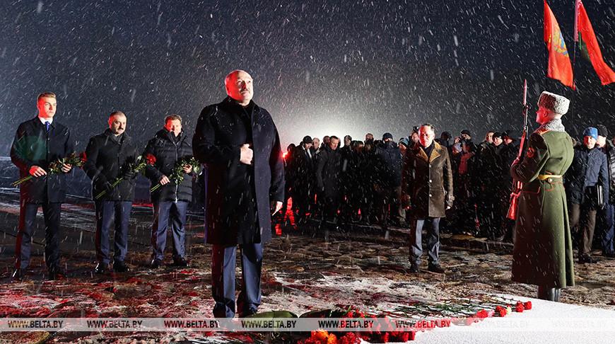 «Мы это помним, и в этом наша сила» — выступление Лукашенко на митинге-реквиеме в Хатыни