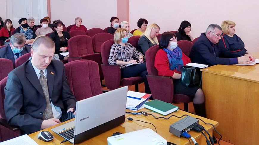 На внеочередной 29-й сессии Наровлянского районного Совета депутатов 28-го созыва рассмотрено 12 вопросов