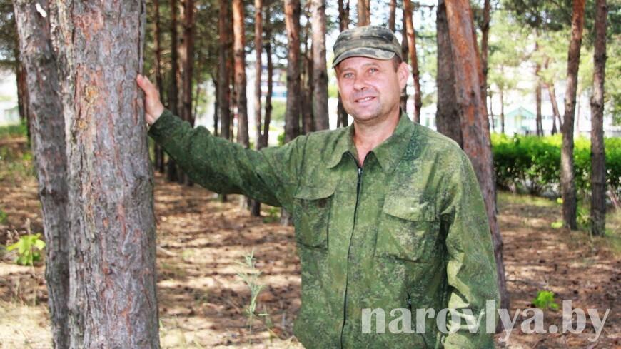 Лесник Владимир ТИХАНКОВ трудится в Наровлянском участке заповедника практически тридцать лет