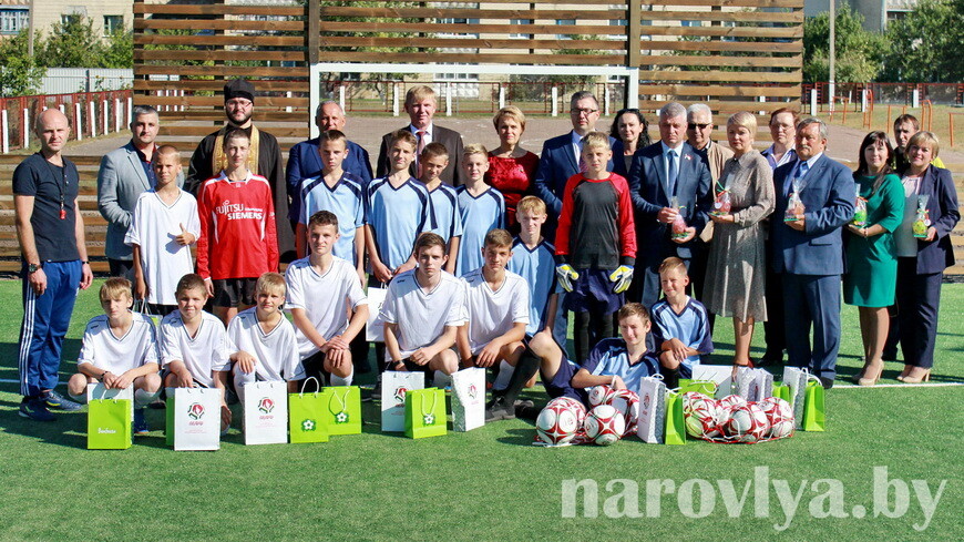 В Наровле открыли мини-футбольную площадку