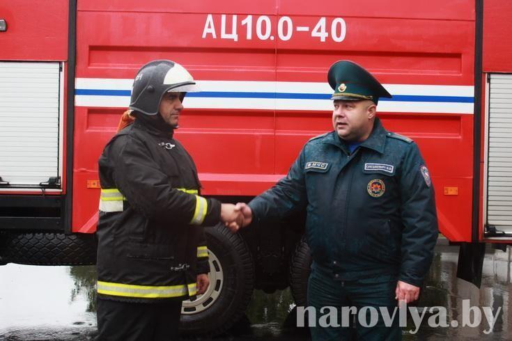 Наровлянские спасатели проводили коллегу Анатолия Матузко на заслуженный отдых