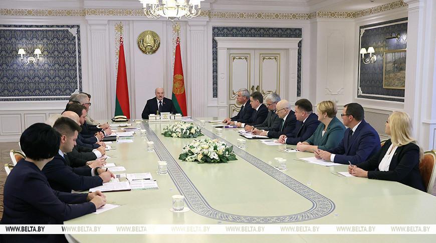 «Это сродни принятию новой Конституции». У Лукашенко обсудили корректировку Кодекса об образовании