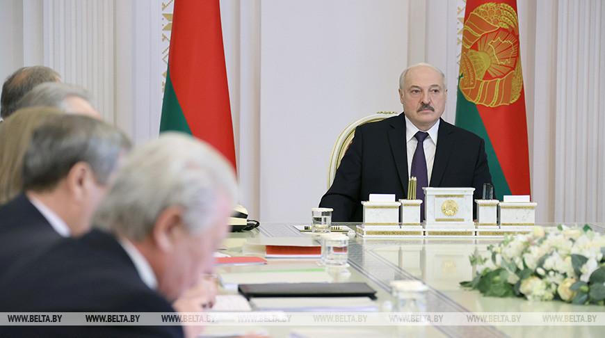 Лукашенко: Беларусь должна остаться президентской республикой, но власть должна быть сбалансированной