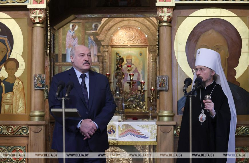 Лукашенко зажег рождественскую свечу в минском храме Преподобных Оптинских старцев