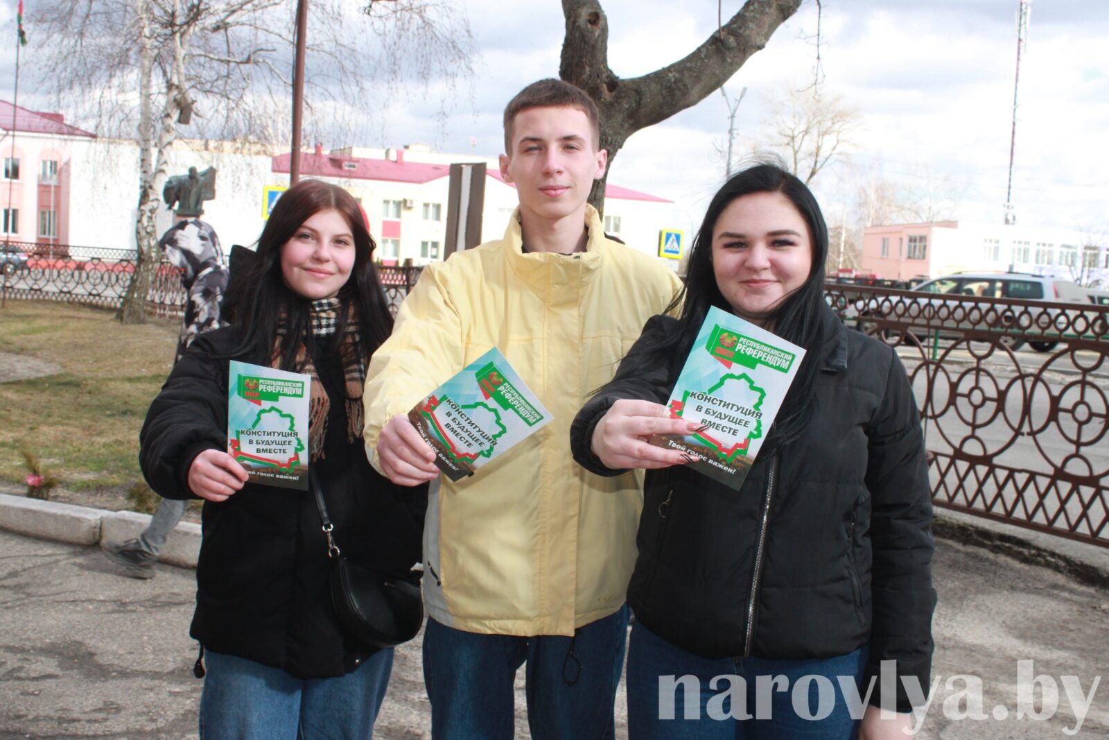 Молодежь Наровлянщины, впервые участвуя в референдуме, голосует ЗА!