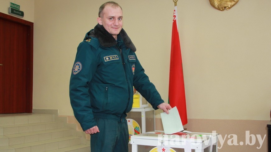 Инспектор РОЧС принял участие в досрочном голосовании