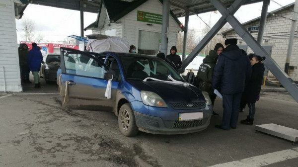 Добирались по гуманитарному коридору: 10 человек из Украины прибыли на погранпереход «Комарин»
