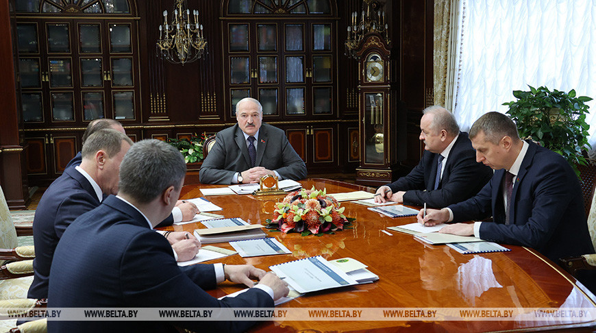Лукашенко заслушал доклад о бюджетной политике в текущих условиях