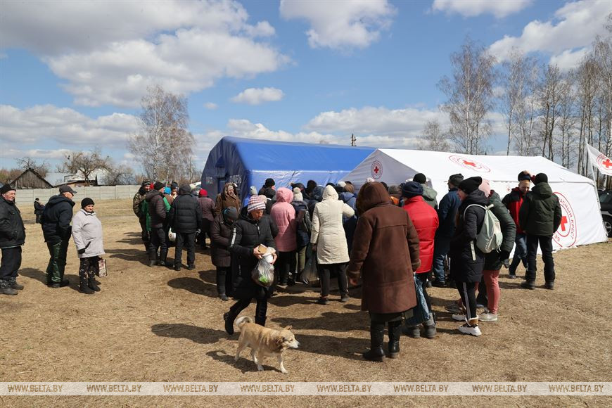 Почти 2 тыс. обедов выдано украинцам в пункте гуманитарной помощи в Поддобрянке