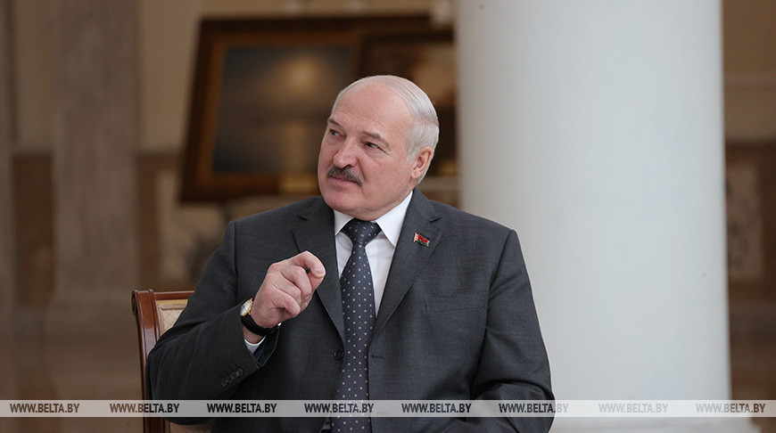 Лукашенко: главное орудие труда белорусов — это их мозги