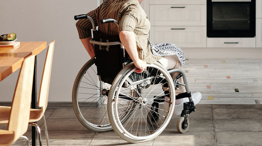 В Минтруда назвали новые услуги на дому для людей с инвалидностью