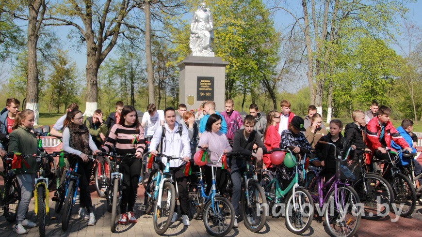 Более 100 участников объединил велопробег по памятным местам Наровлянщины