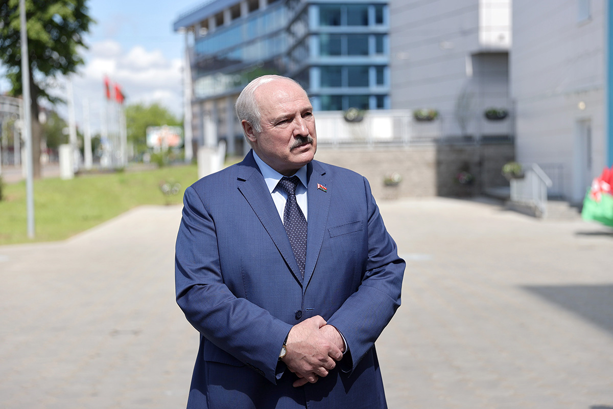 Лукашенко пообещал при любых обстоятельствах сохранить господдержку для многодетных семей