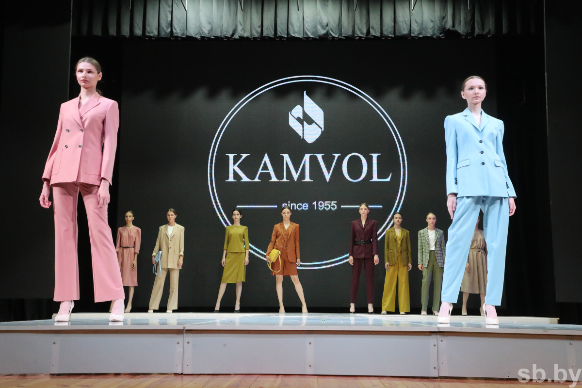 Более 700 моделей школьной одежды предложат к новому учебному году предприятия «Беллегпрома»