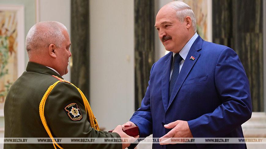 Лукашенко вручил госнаграды тем, кто был на острие в очень непростые для Беларуси времена