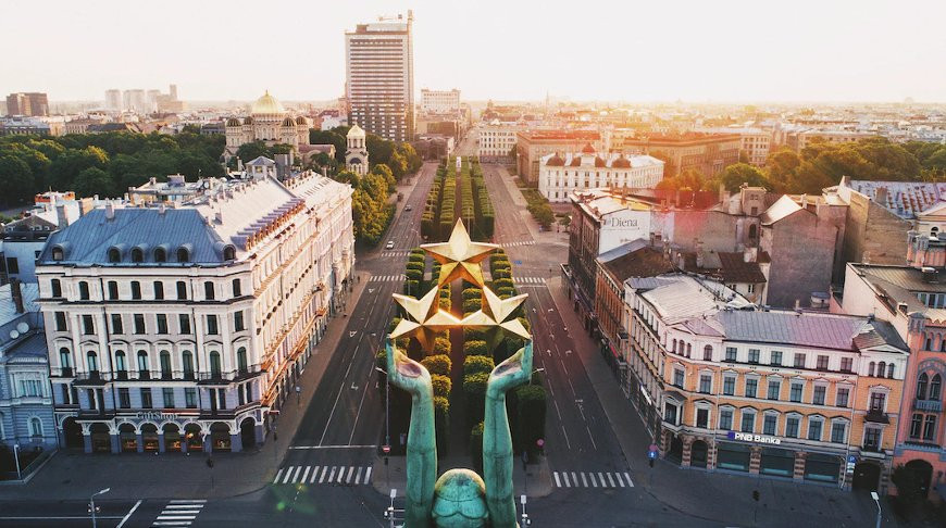 Власти Латвии приступили к сносу памятника советским воинам в Риге