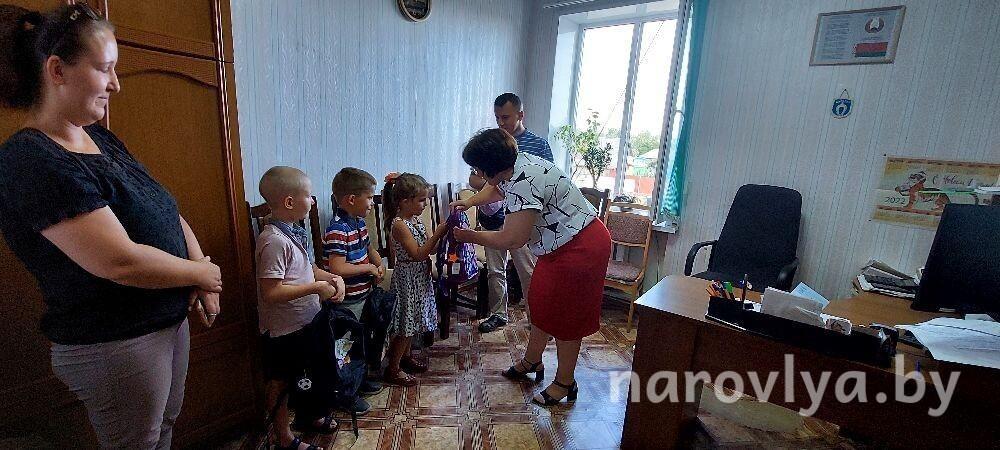 Сколько семей Наровлянщины получили помощь к школе, рассказали в ТЦСОН