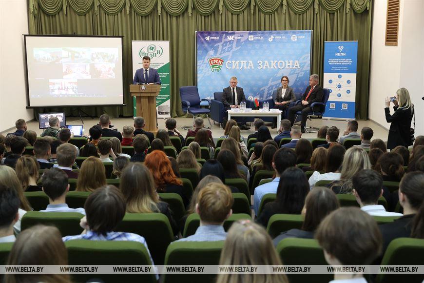 Лукьянов: у молодежи есть уникальная возможность участия в формировании стратегических законов