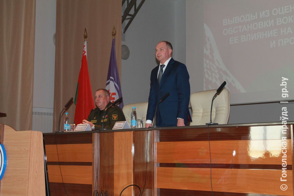 Сегодня представители Вооруженных Сил Республики Беларусь встретились с трудовым коллективом мозырских нефтепереработчиков