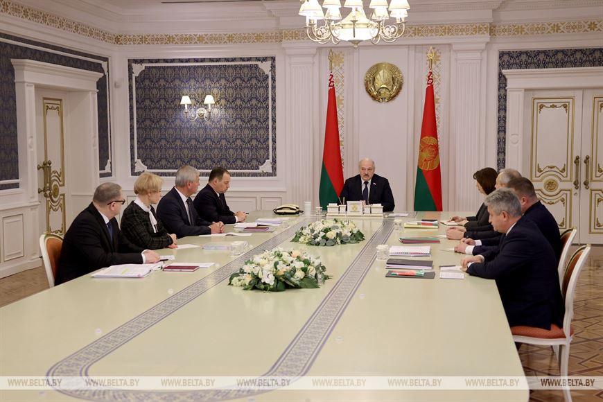 О работе правительства, ВНС и рецепте стабильности в обществе. Все подробности совещания у Лукашенко
