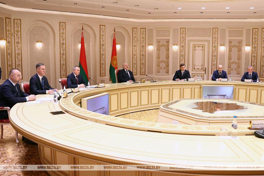 Лукашенко: белорусские предприятия будут расширять работу на российском рынке