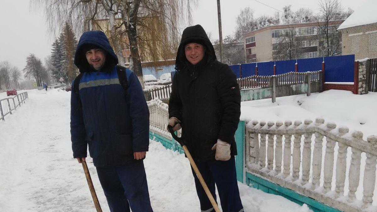 Немалую лепту в борьбу со снежной стихией внесли работники филиала Мозырского ДРСУ № 186