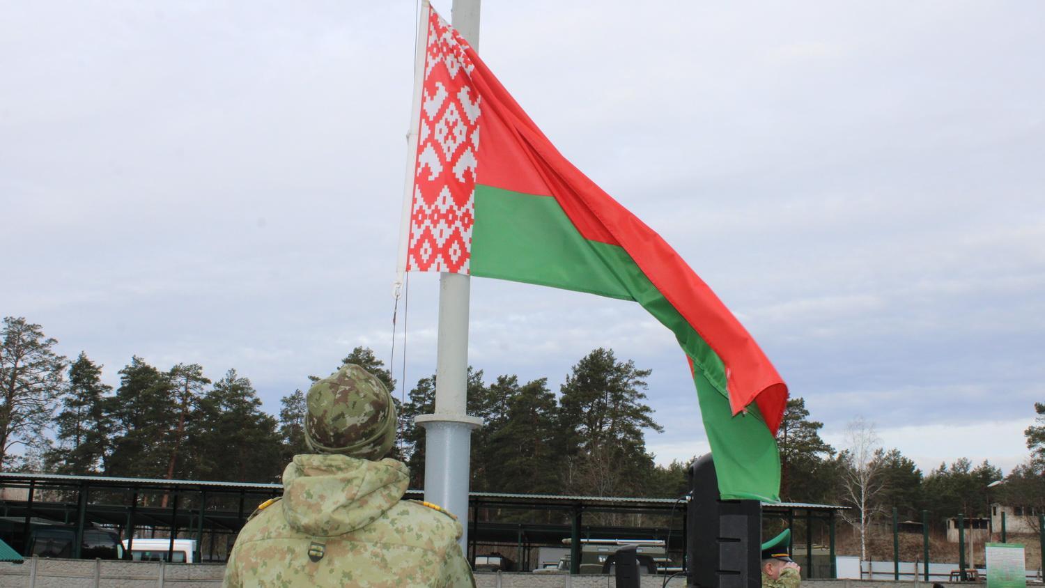 Пограничники Мозыря провели митинг посвящённый Дню Конституции