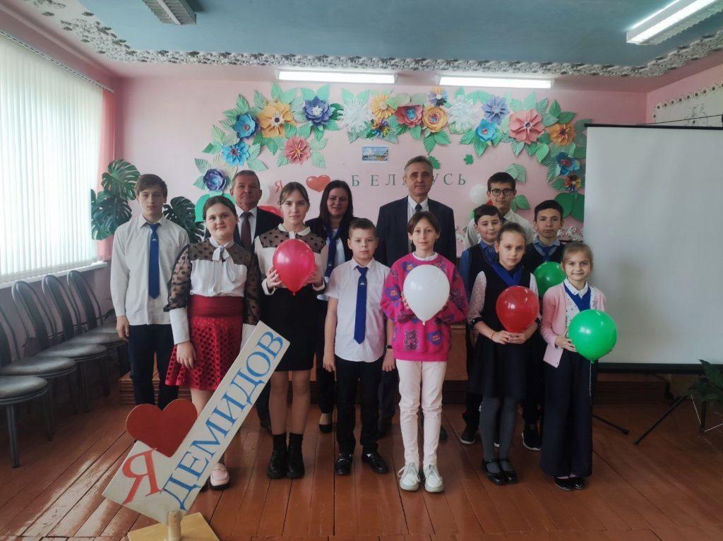 Дружественный визит в Демидовскую базовою школу совершили профсоюзы работников госучреждений