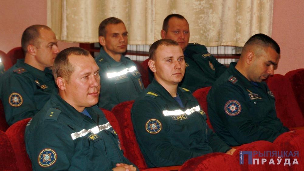 <strong>Сотрудники межрайонного отдела ГАИ провели встречу с наровлянскими спасателями</strong>