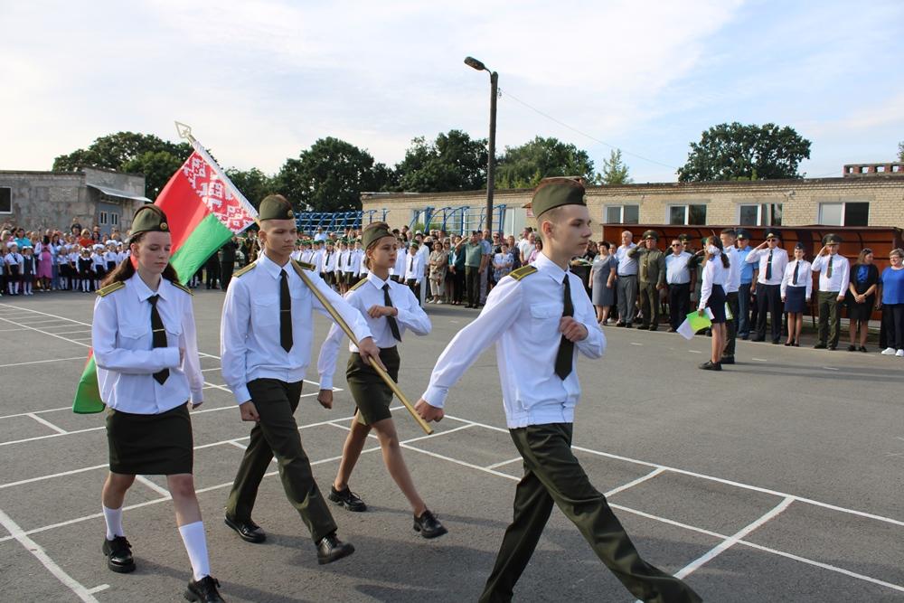 Мозырские пограничники поздравили школьников с Днём знаний