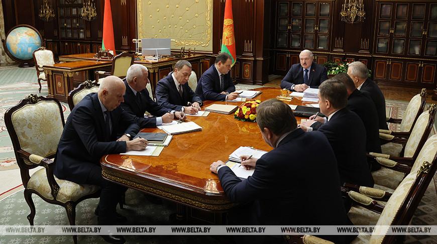 Международная повестка и функционирование экономики. Лукашенко собрал совещание во Дворце Независимости