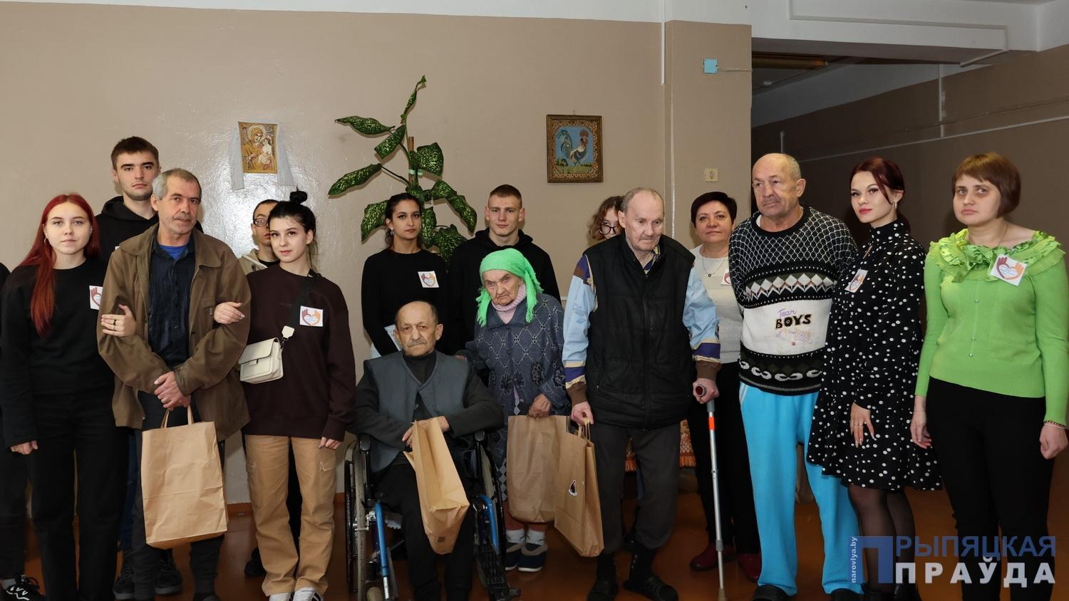 Работники ТЦСОН и члены БРСМ посетили палаты сестринского ухода