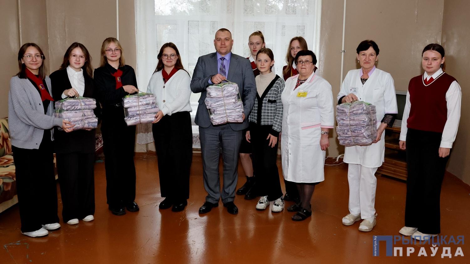 30 комплектов постельного белья школьники пошили для пациентов палат сестринского ухода
