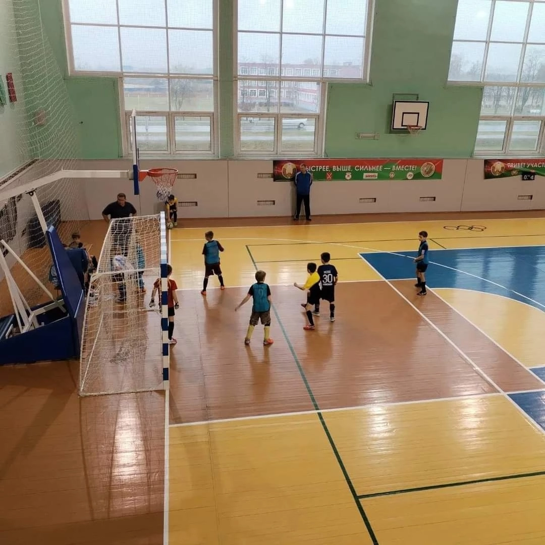 Юные футболисты из Наровли играют в региональном турнире по мини-футболу