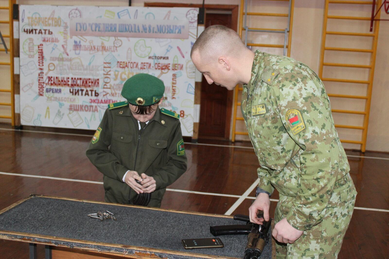 Представители педагогического сообщества Наровлянщины приняли участие в комплексном методическом занятии с Советом военно-патриотического клуба воинской части