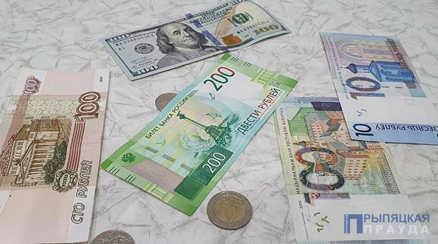 Доллар подешевел, юань и российский рубль подорожали на торгах 9 января