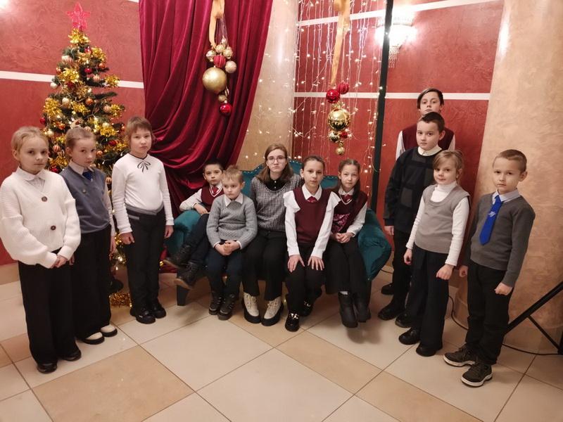 Наровлянские школьники посетили Архиерейскую Елку в Мозыре