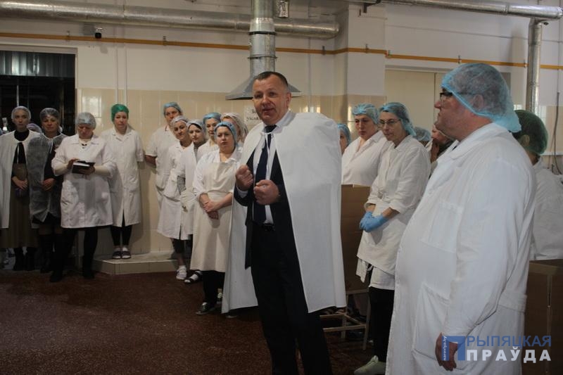Председатель Наровлянского райисполкома встретился с работниками фабрики «Красный Мозырянин»