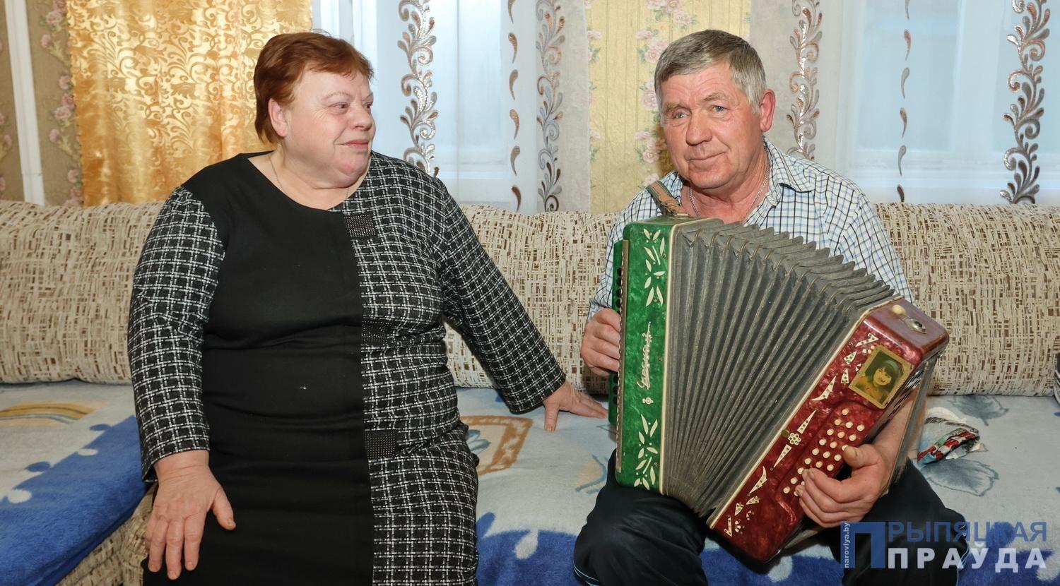 Виктор и Евгения Кизингер из Конотопа отмечают сапфировую свадьбу