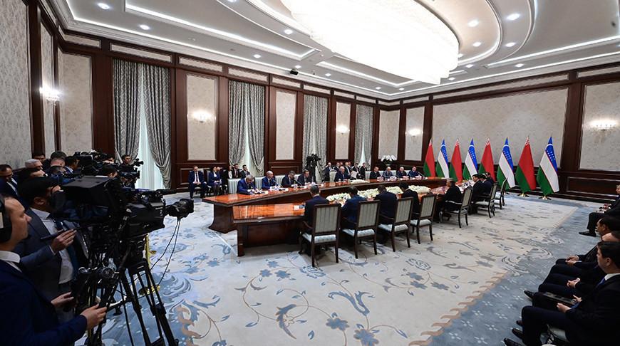 Лукашенко предложил активнее создавать совместные с Узбекистаном фармпроизводства