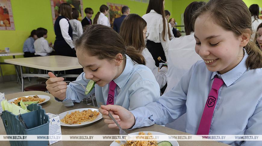 С 1 сентября все школы страны перейдут на новые условия организации питания учащихся