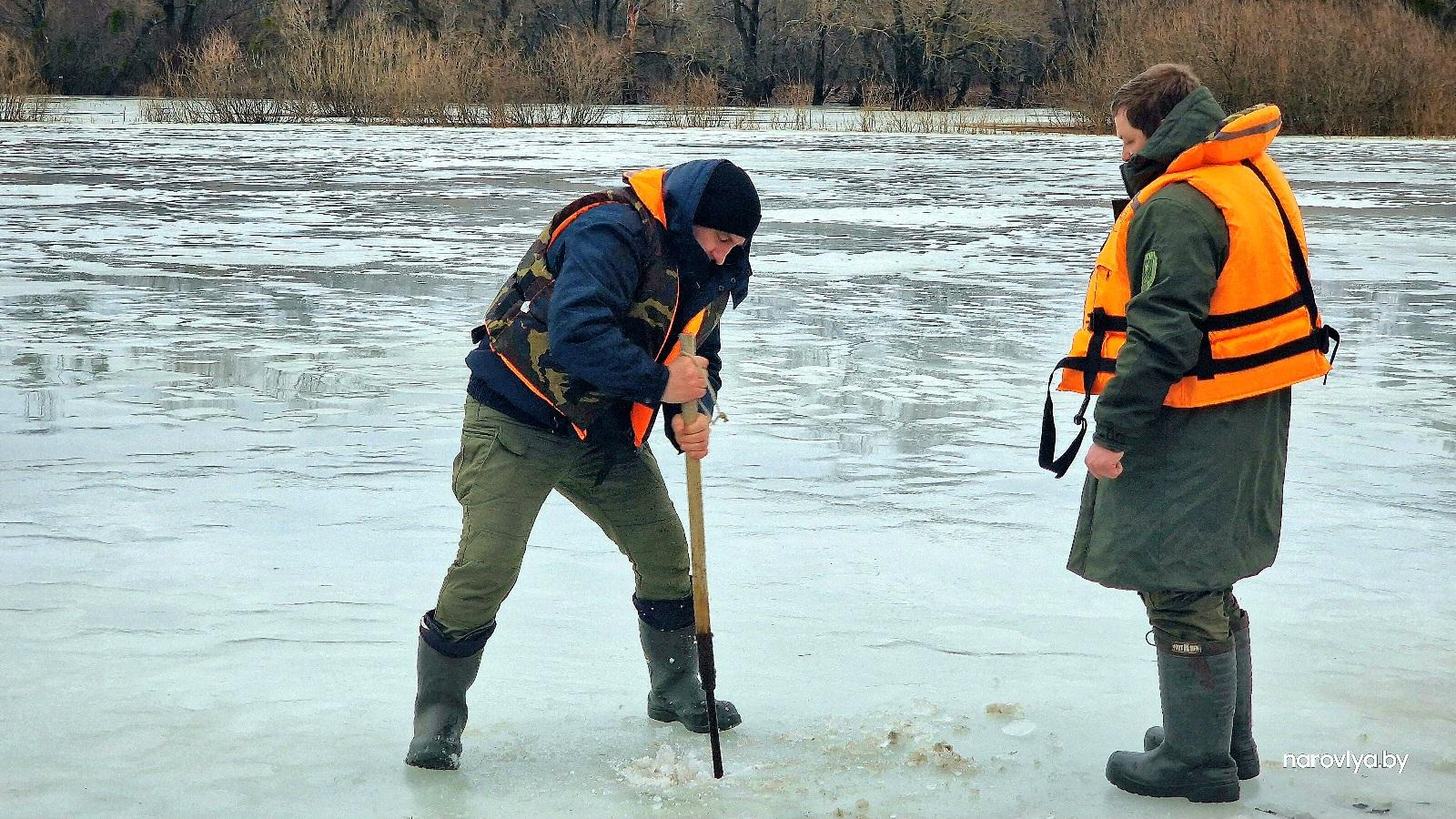 В Наровлянском районе проходит ежегодная экологическая акция «Сделаем лунки – спасем рыбу от замора!»