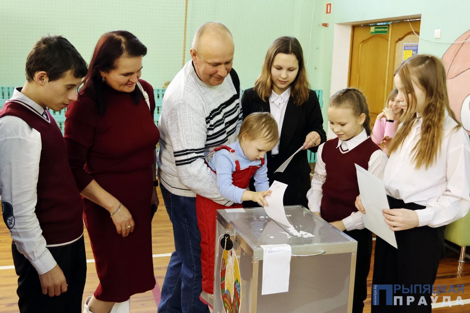 Многодетная семья Немаховых из Наровли — за светлое будущее страны и детей
