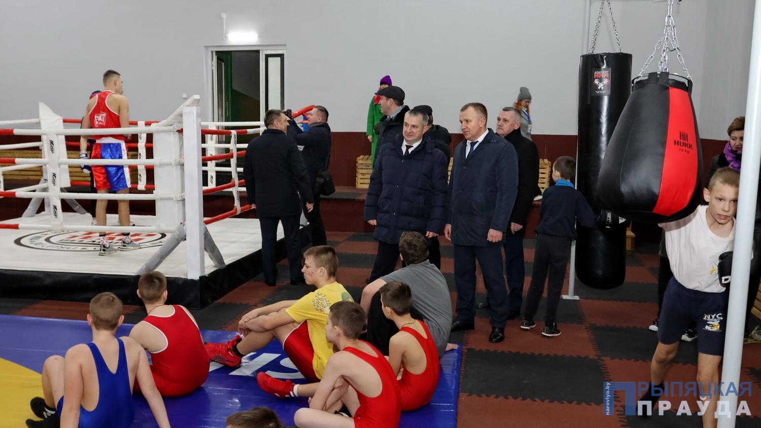 Иван Крупко посетил молодежный спортивно-развлекательный центр в Наровле