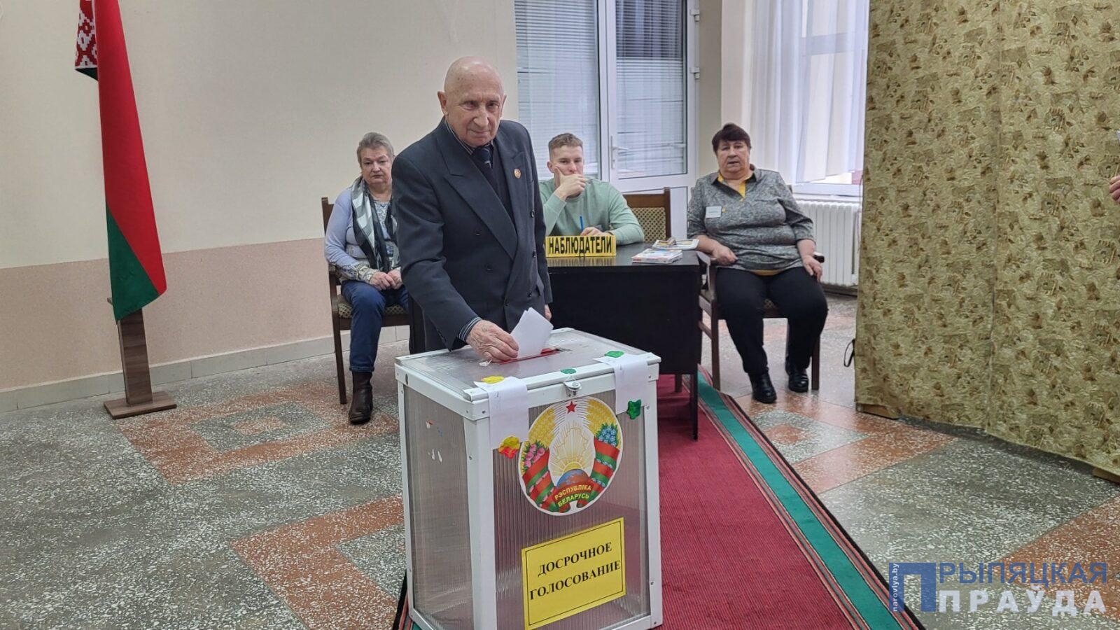 На участке № 2 в городе Наровля началось досрочное голосование