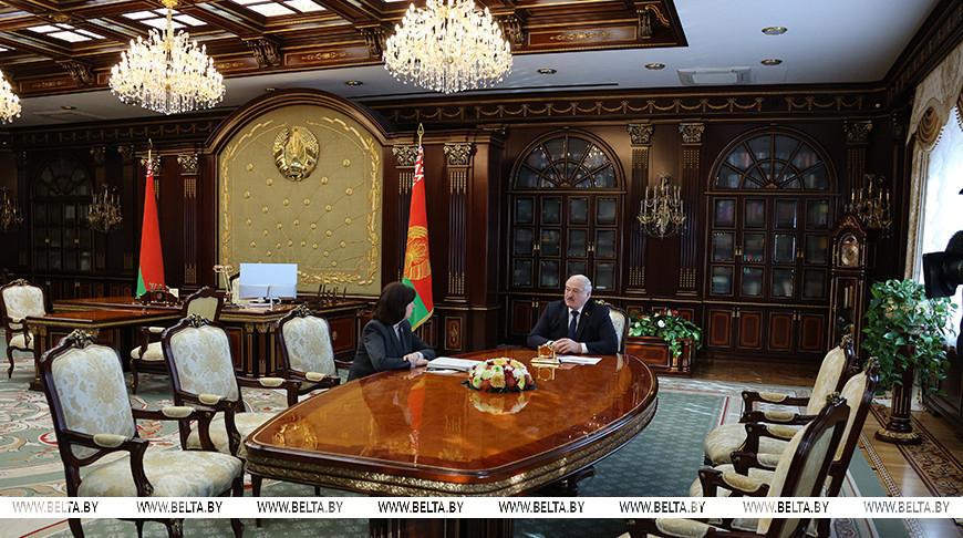 «Надо, чтобы все было демократично». Лукашенко обсудил с Кочановой формирование Совета Республики