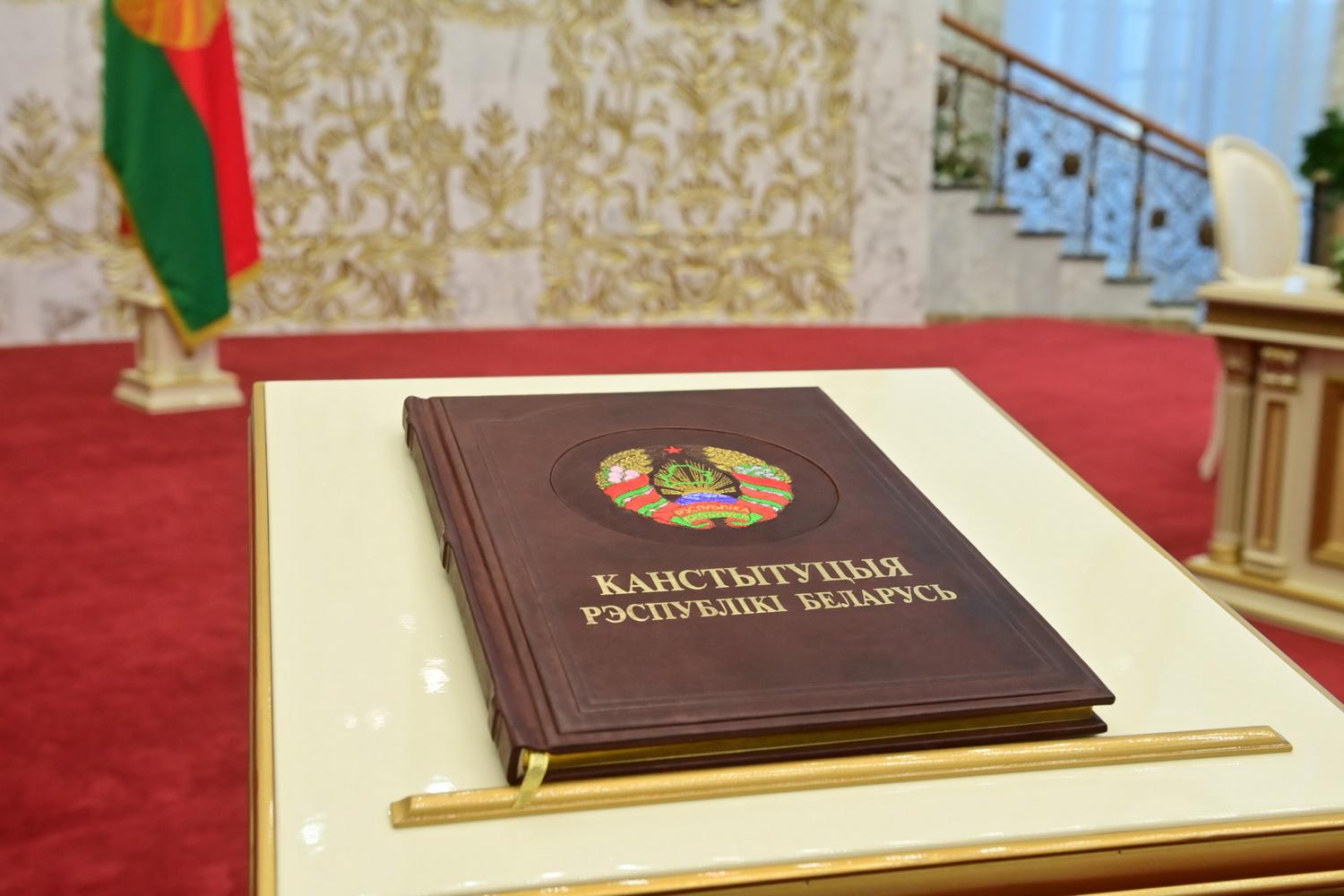 Руководство Наровлянского района поздравляет граждан с Днем Конституции Республики Беларусь