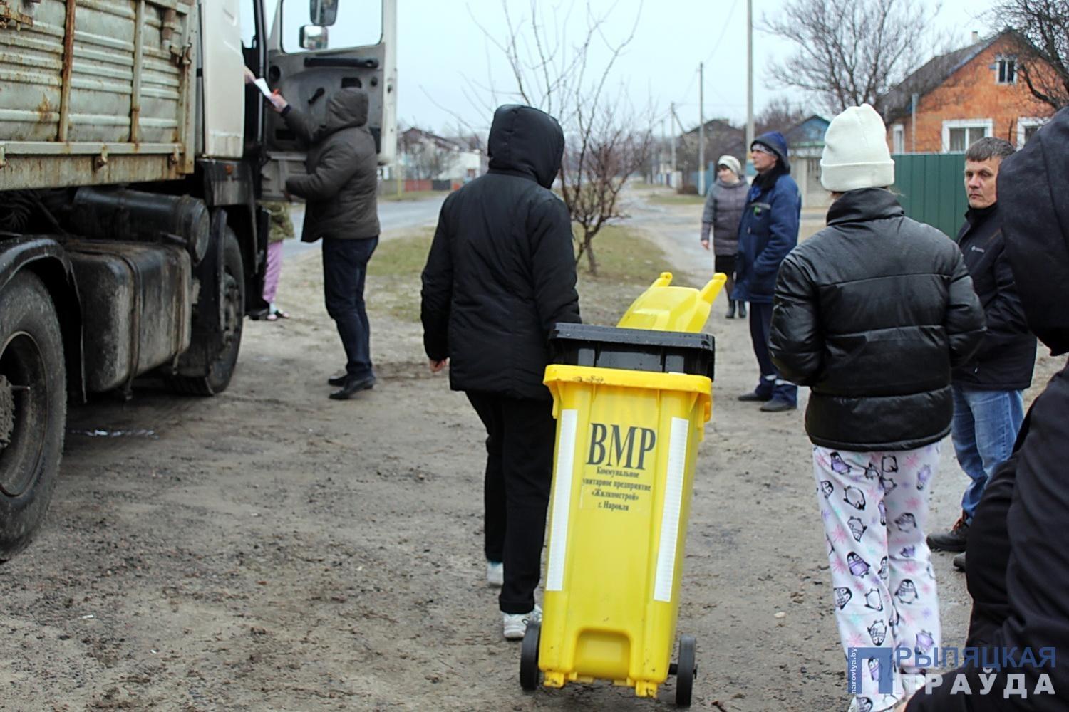 КУП «Жилкомстрой» завершит раздачу контейнеров для отходов и вторичного сырья до 31 марта